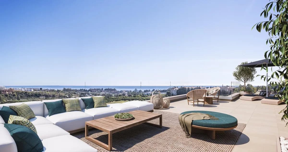 2 Bedroom Middle Floor Apartment for Sale in Estepona, Málaga - Image 5
