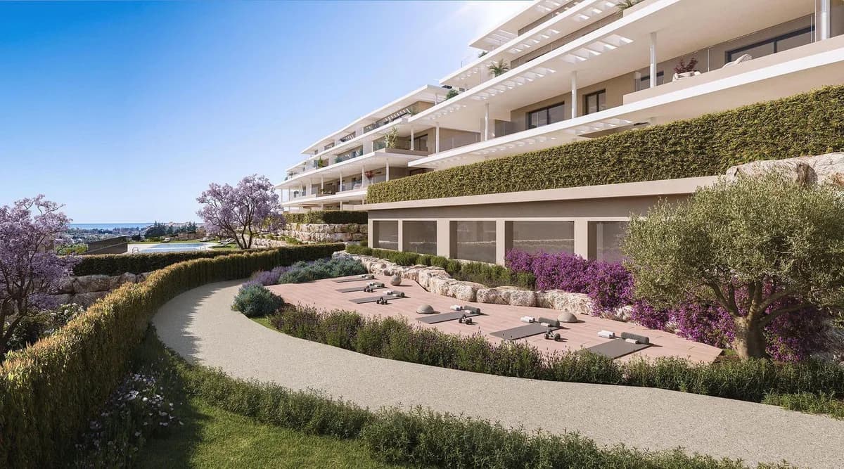 2 Bedroom Middle Floor Apartment for Sale in Estepona, Málaga - Image 9