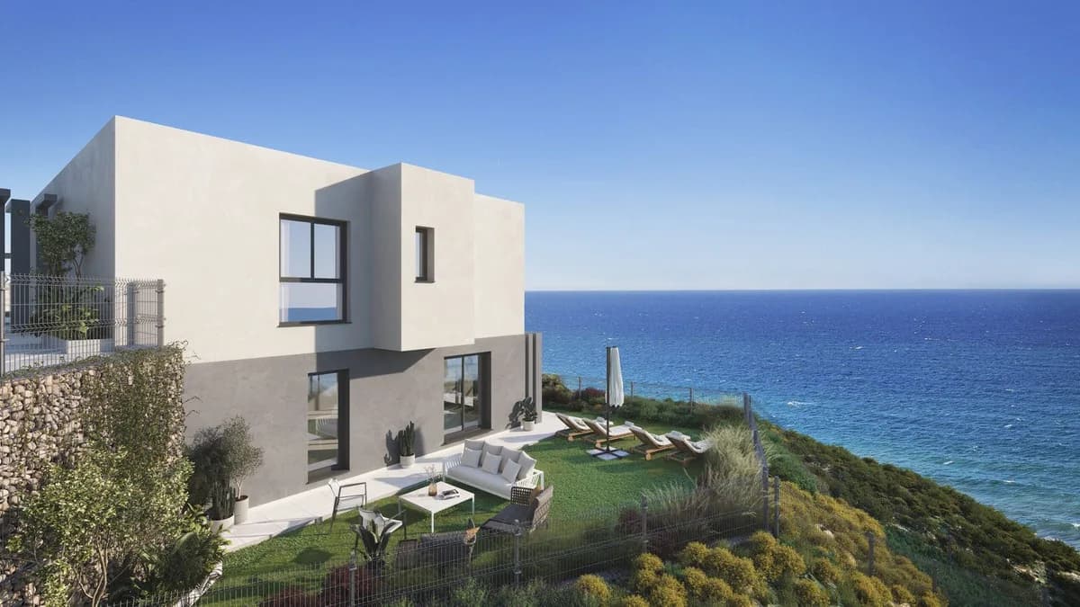 3 Bedroom Semi-Detached House for Sale in Malagueta, Málaga - Image 3