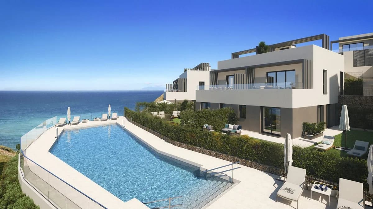 3 Bedroom Semi-Detached House for Sale in Malagueta, Málaga - Image 4