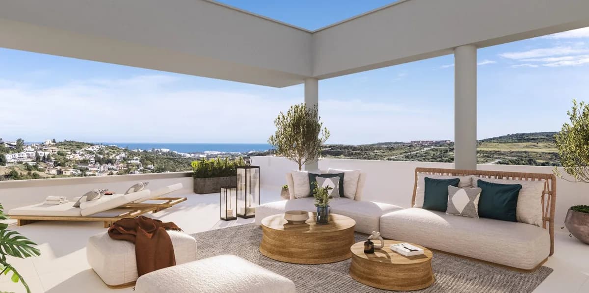 2 Bedroom Middle Floor Apartment for Sale in Estepona, Málaga - Image 4