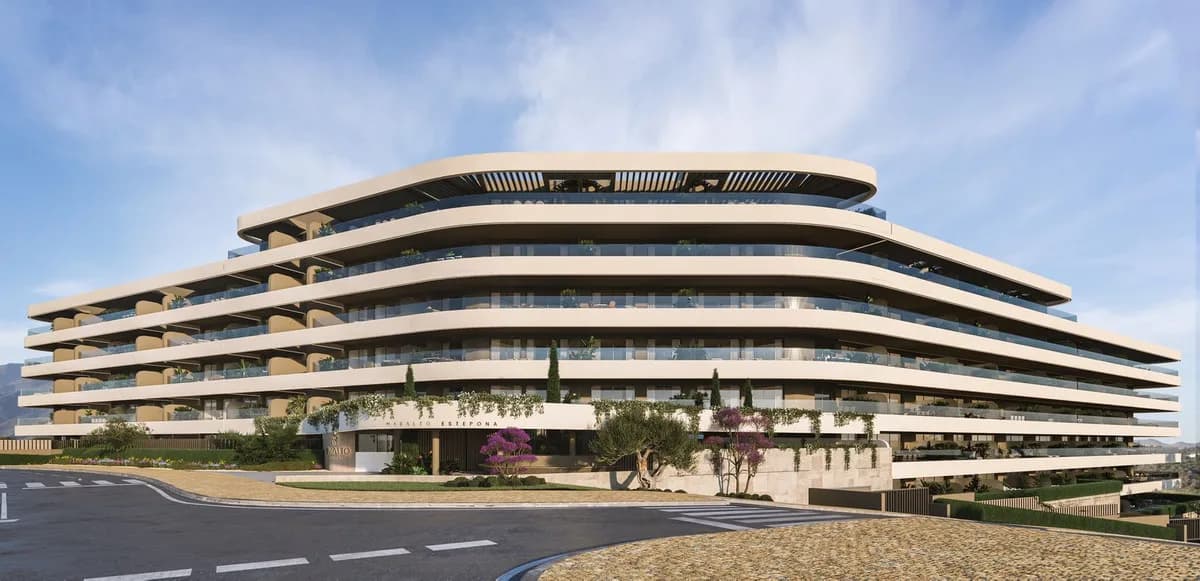 1 Bedroom Middle Floor Apartment for Sale in Estepona, Málaga