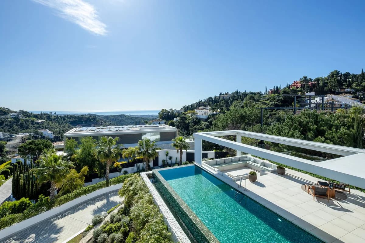 8 Bedroom Detached Villa for Sale in El Madroñal, Málaga - Image 3