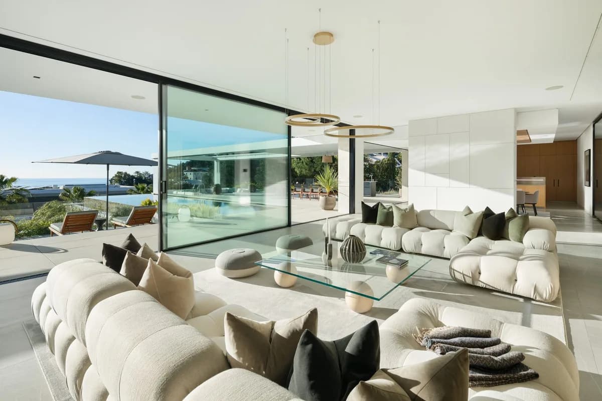 8 Bedroom Detached Villa for Sale in El Madroñal, Málaga - Image 4
