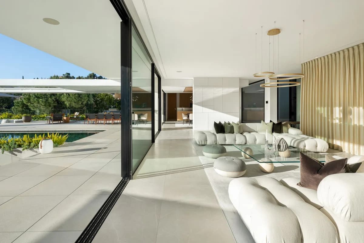 8 Bedroom Detached Villa for Sale in El Madroñal, Málaga - Image 5