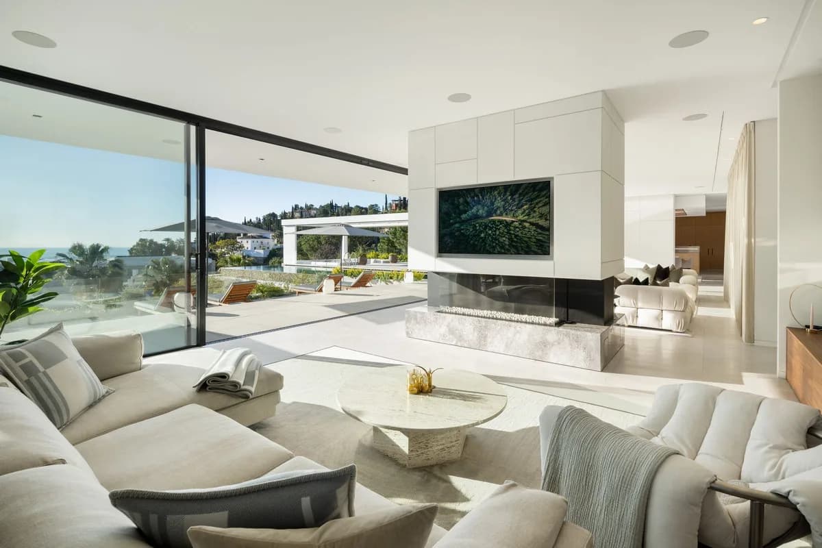 8 Bedroom Detached Villa for Sale in El Madroñal, Málaga - Image 6