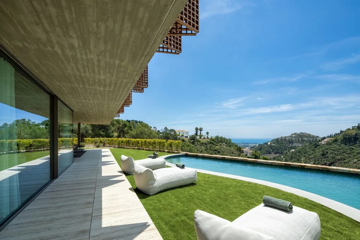 7 Bedroom Detached Villa for Sale in El Madroñal, Málaga - Image 3