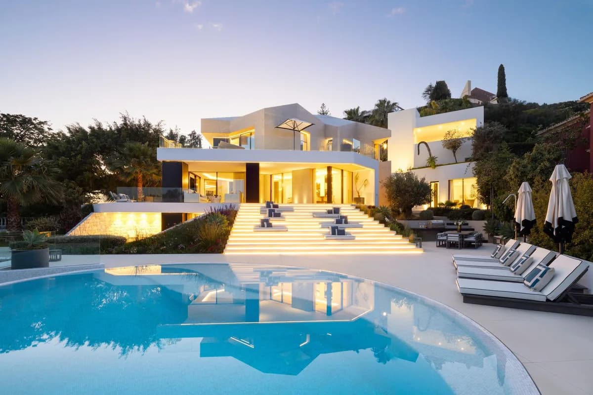 5 Bedroom Detached Villa for Sale in La Quinta, Málaga