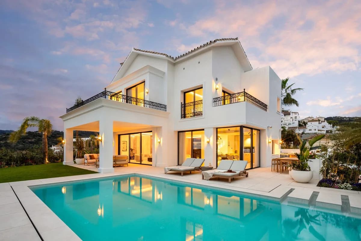 5 Bedroom Detached Villa for Sale in Los Arqueros, Málaga