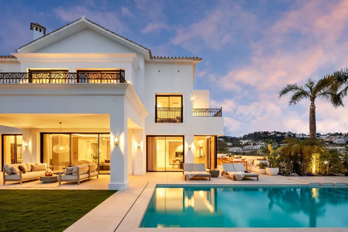 5 Bedroom Detached Villa for Sale in Los Arqueros, Málaga - Image 2