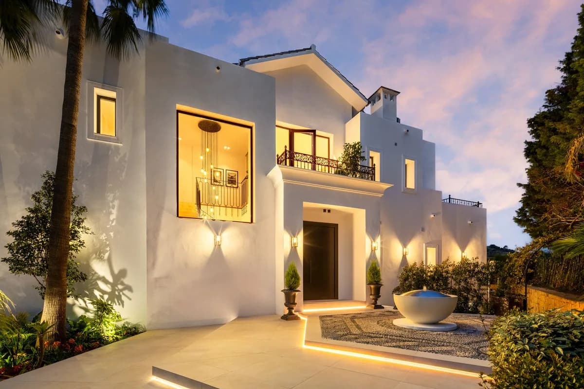 5 Bedroom Detached Villa for Sale in Los Arqueros, Málaga - Image 3