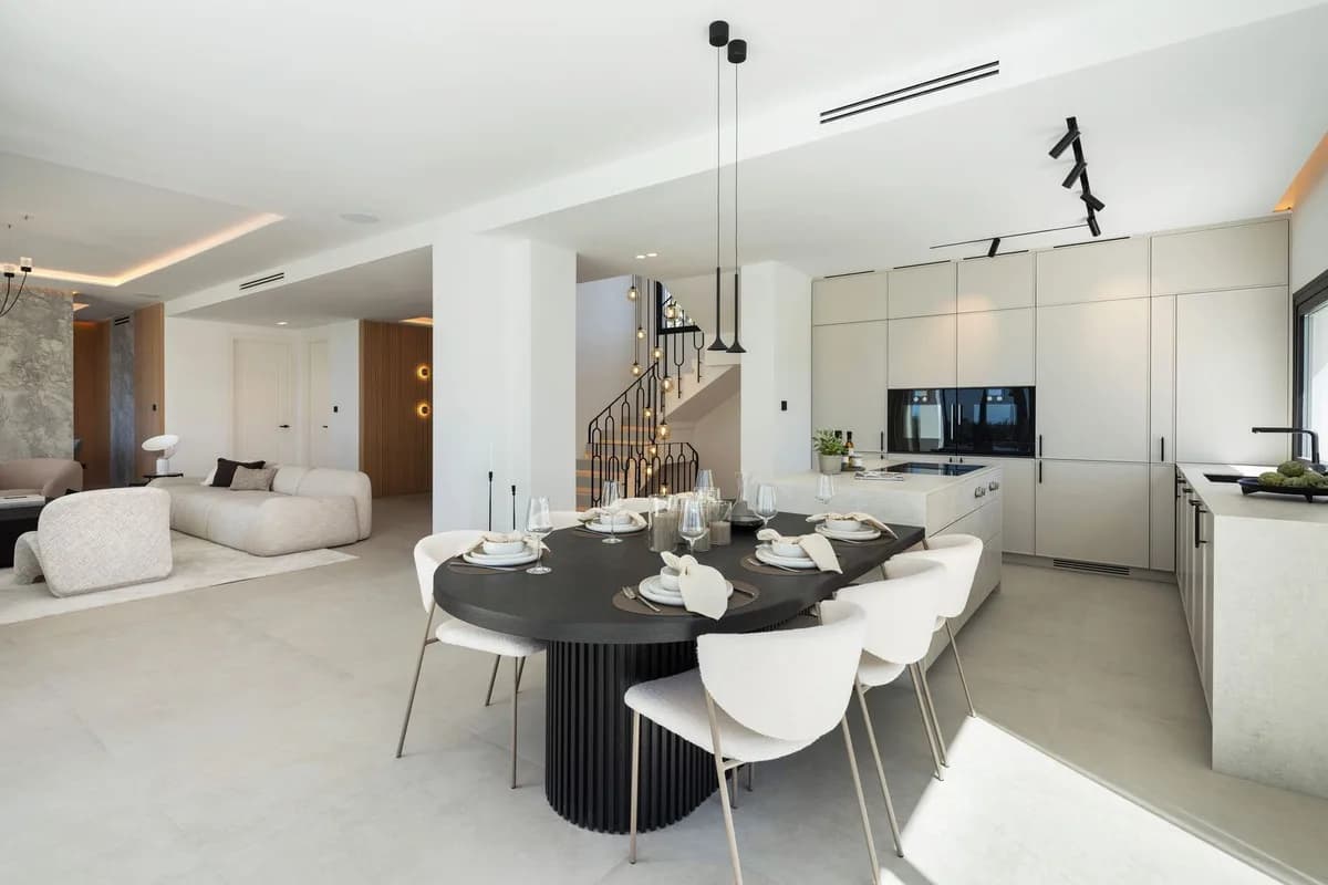5 Bedroom Detached Villa for Sale in Los Arqueros, Málaga - Image 9