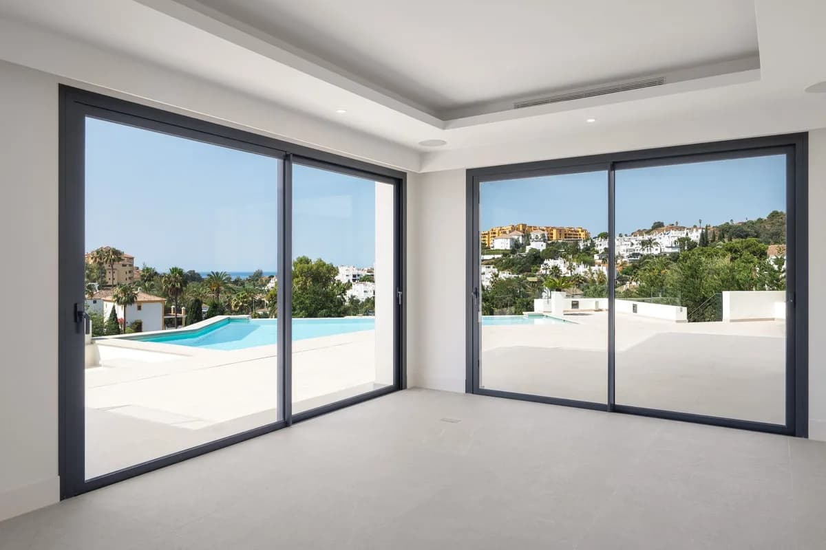 4 Bedroom Detached Villa for Sale in Estepona, Málaga - Image 4