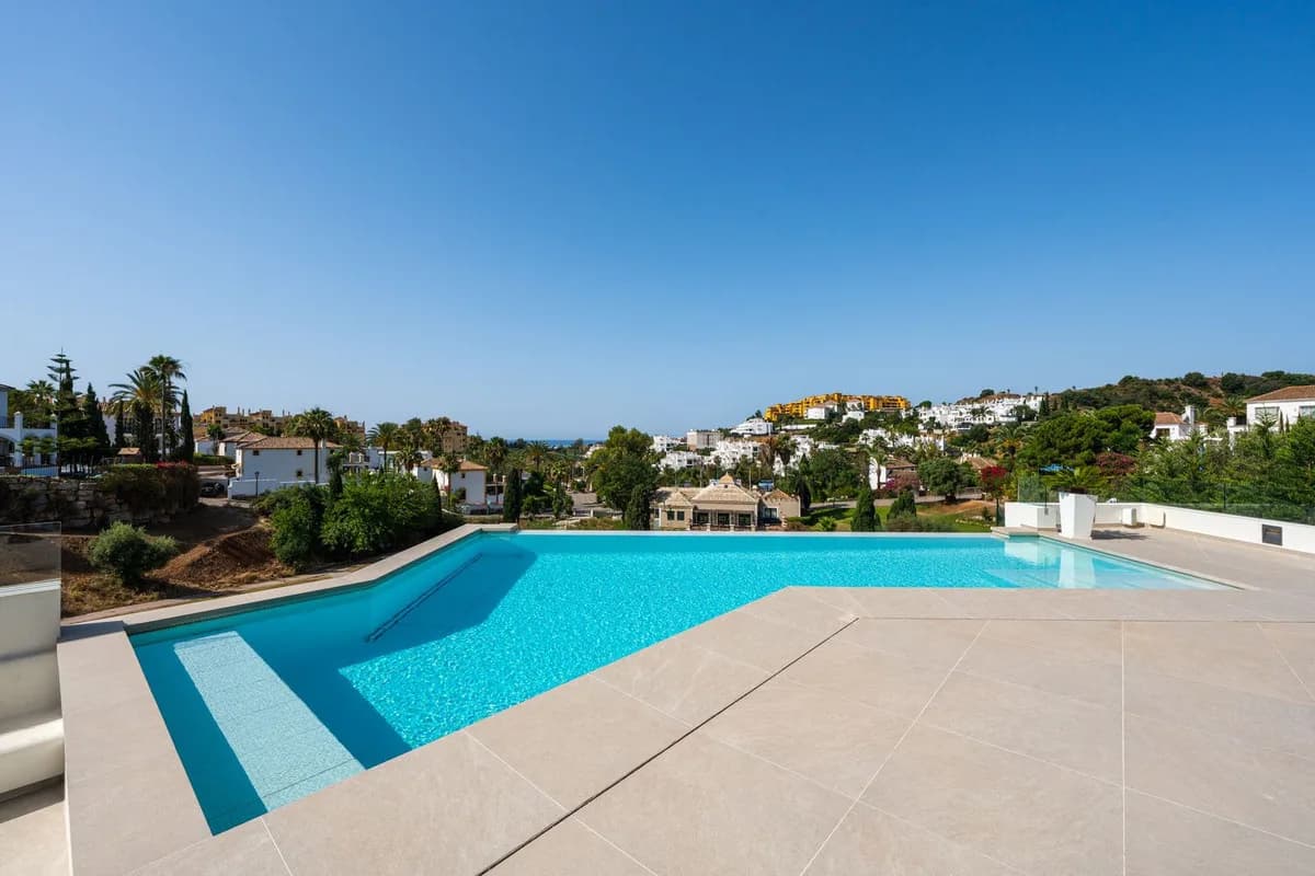 4 Bedroom Detached Villa for Sale in Estepona, Málaga - Image 8