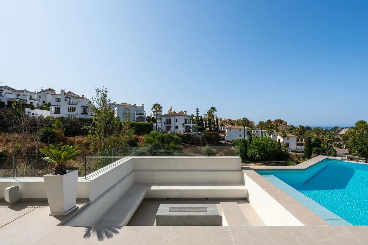 4 Bedroom Detached Villa for Sale in Estepona, Málaga - Image 9