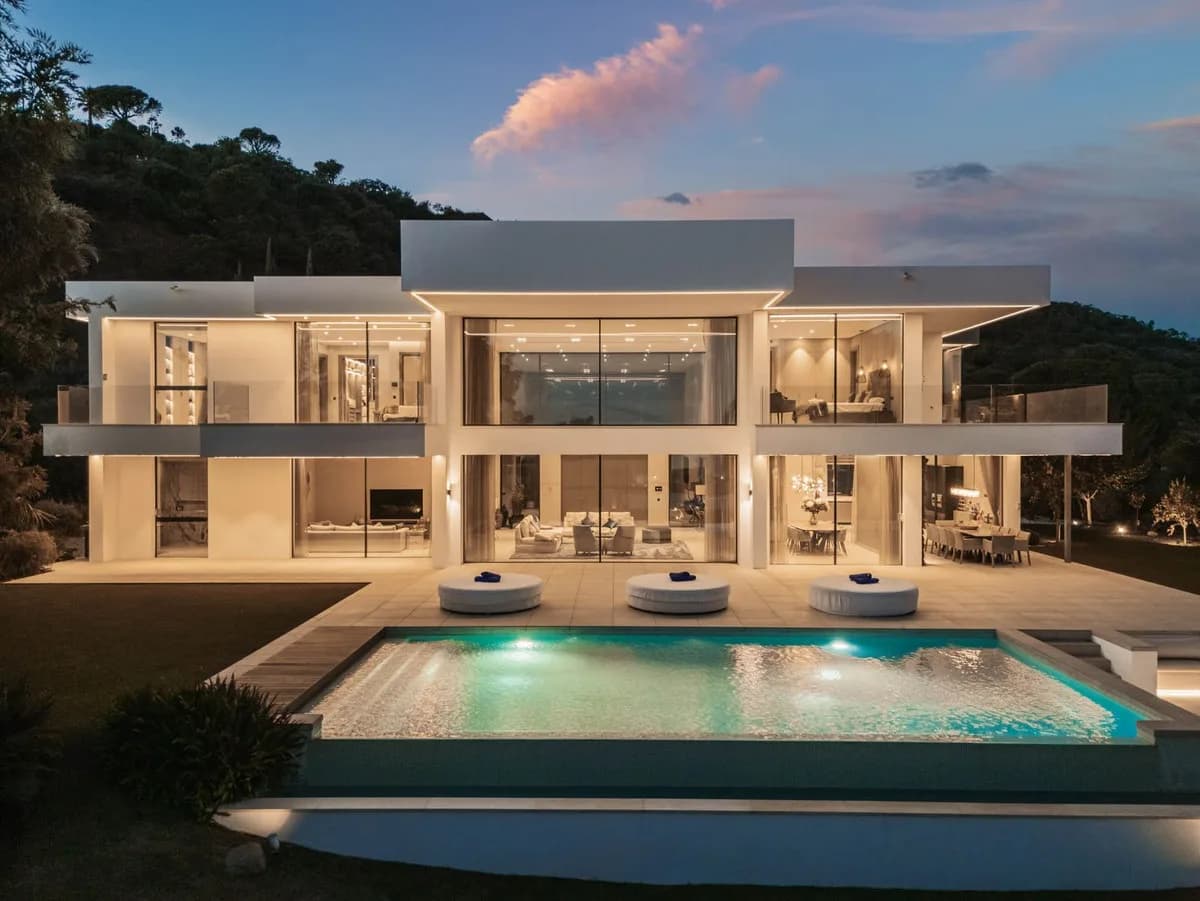 5 Bedroom Detached Villa for Sale in El Madroñal, Málaga - Image 2