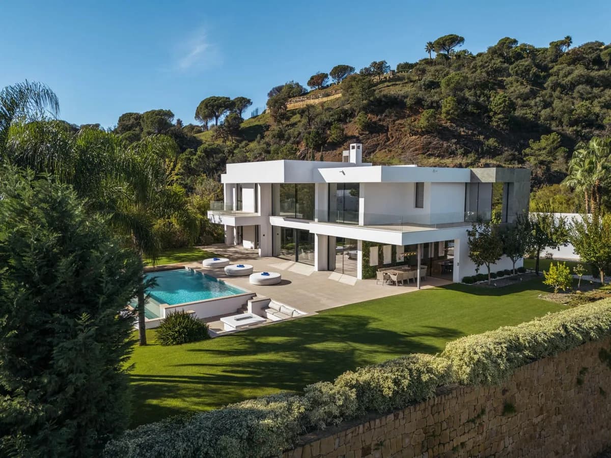 5 Bedroom Detached Villa for Sale in El Madroñal, Málaga - Image 5
