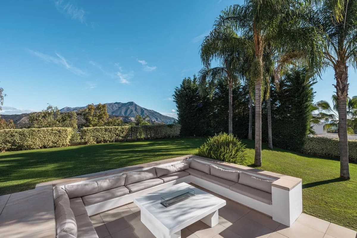 5 Bedroom Detached Villa for Sale in El Madroñal, Málaga - Image 6