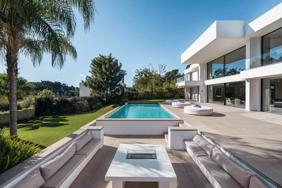 5 Bedroom Detached Villa for Sale in El Madroñal, Málaga - Image 7