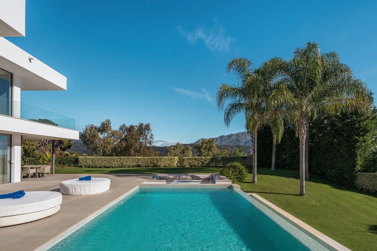 5 Bedroom Detached Villa for Sale in El Madroñal, Málaga - Image 9