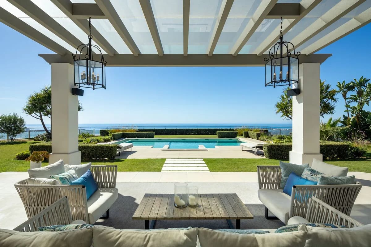 7 Bedroom Detached Villa for Sale in Benahavís, Málaga - Image 2