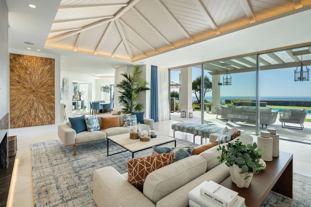 7 Bedroom Detached Villa for Sale in Benahavís, Málaga - Image 4