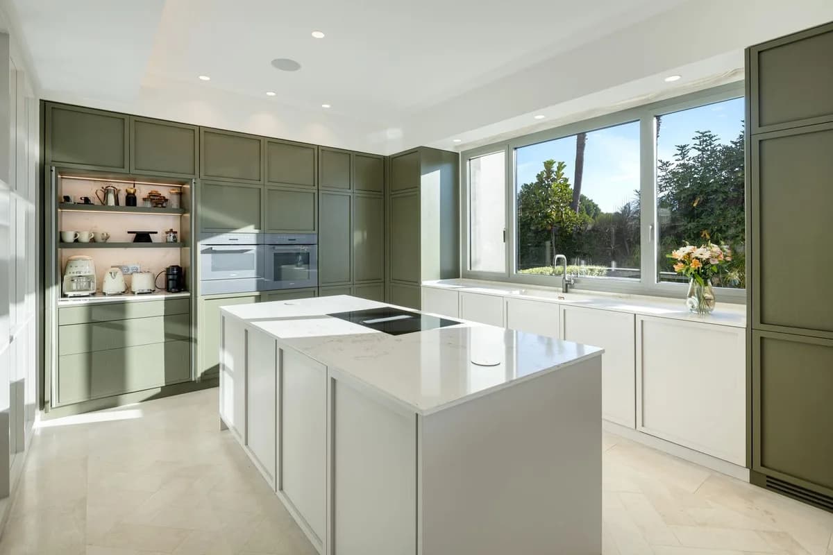 7 Bedroom Detached Villa for Sale in Benahavís, Málaga - Image 6