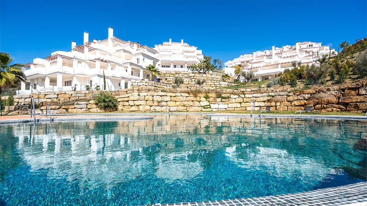 2 Bedroom Ground Floor Apartment for Sale in Aloha, Málaga