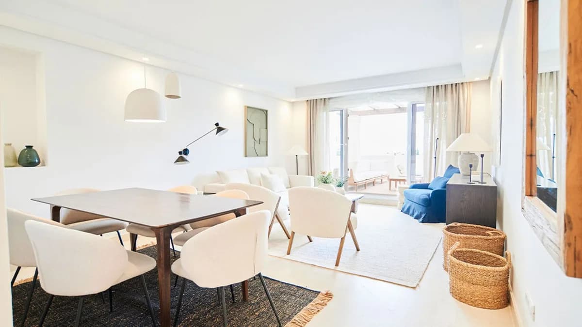 2 Bedroom Ground Floor Apartment for Sale in Aloha, Málaga - Image 2