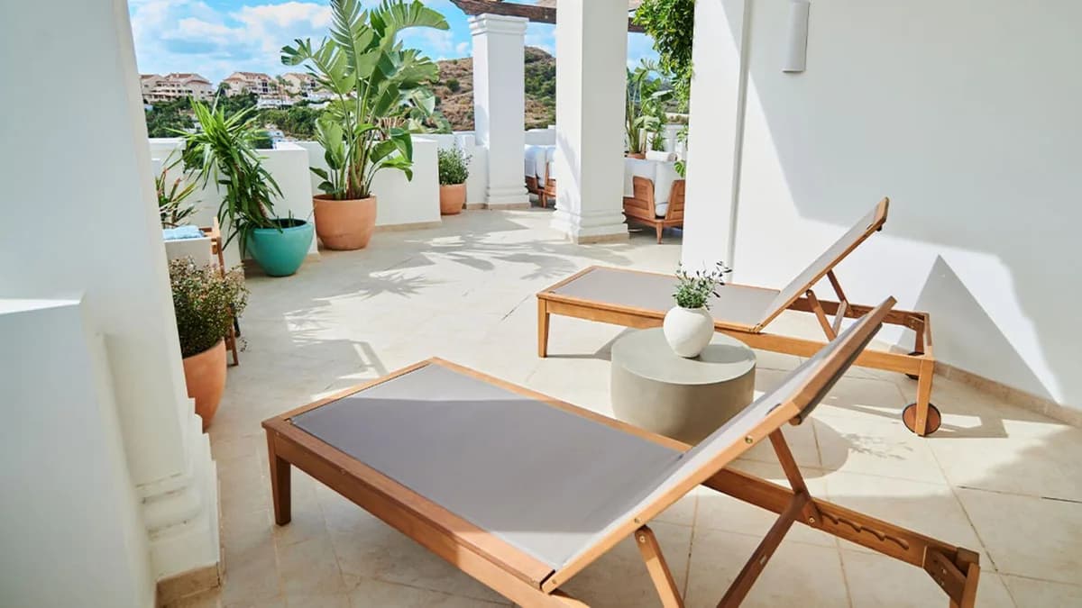2 Bedroom Ground Floor Apartment for Sale in Aloha, Málaga - Image 5