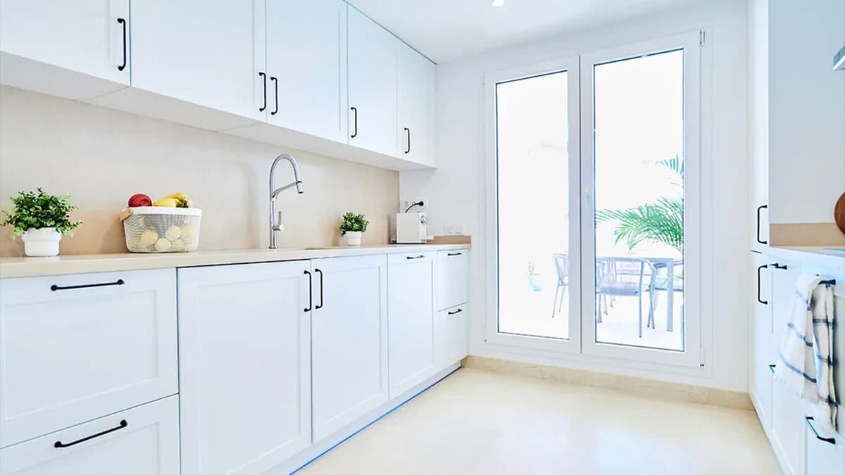 2 Bedroom Ground Floor Apartment for Sale in Aloha, Málaga - Image 6