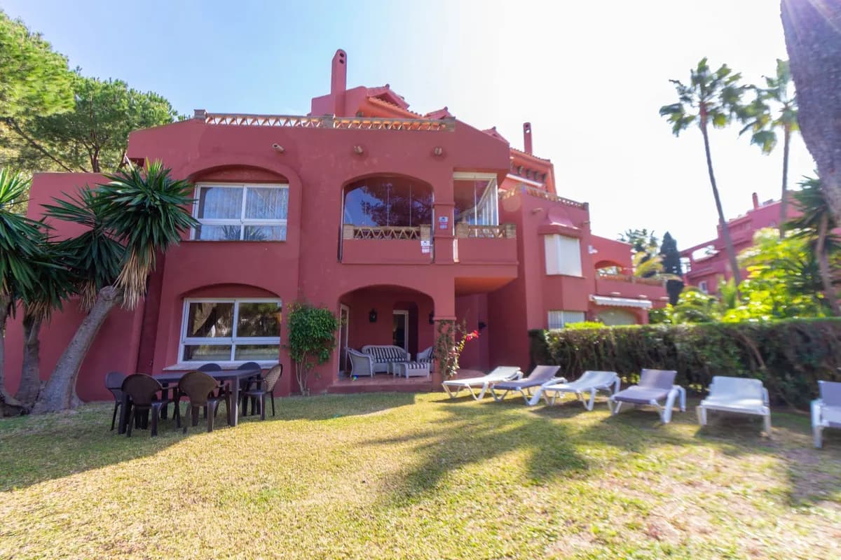 3 Bedroom Ground Floor Apartment for Sale in Elviria, Málaga - Image 2