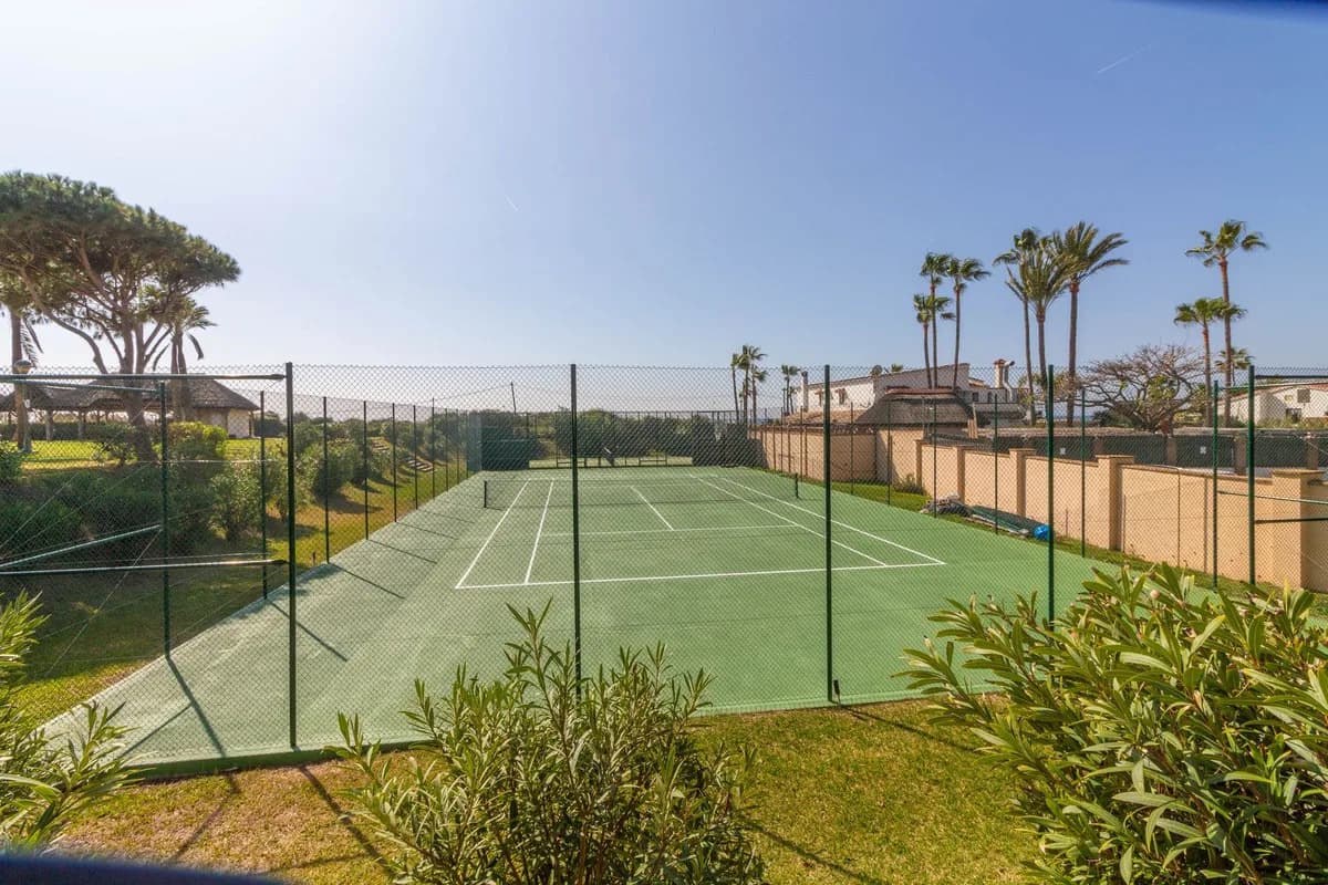 3 Bedroom Ground Floor Apartment for Sale in Elviria, Málaga - Image 5
