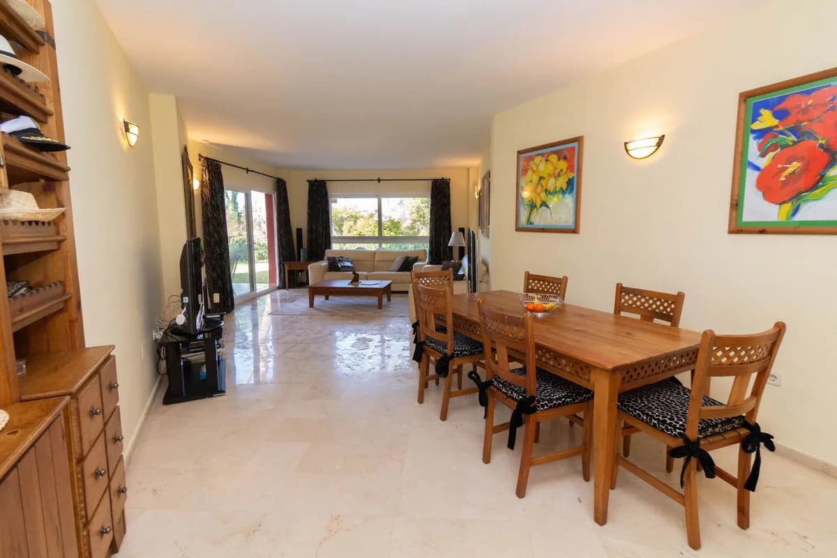 3 Bedroom Ground Floor Apartment for Sale in Elviria, Málaga - Image 6