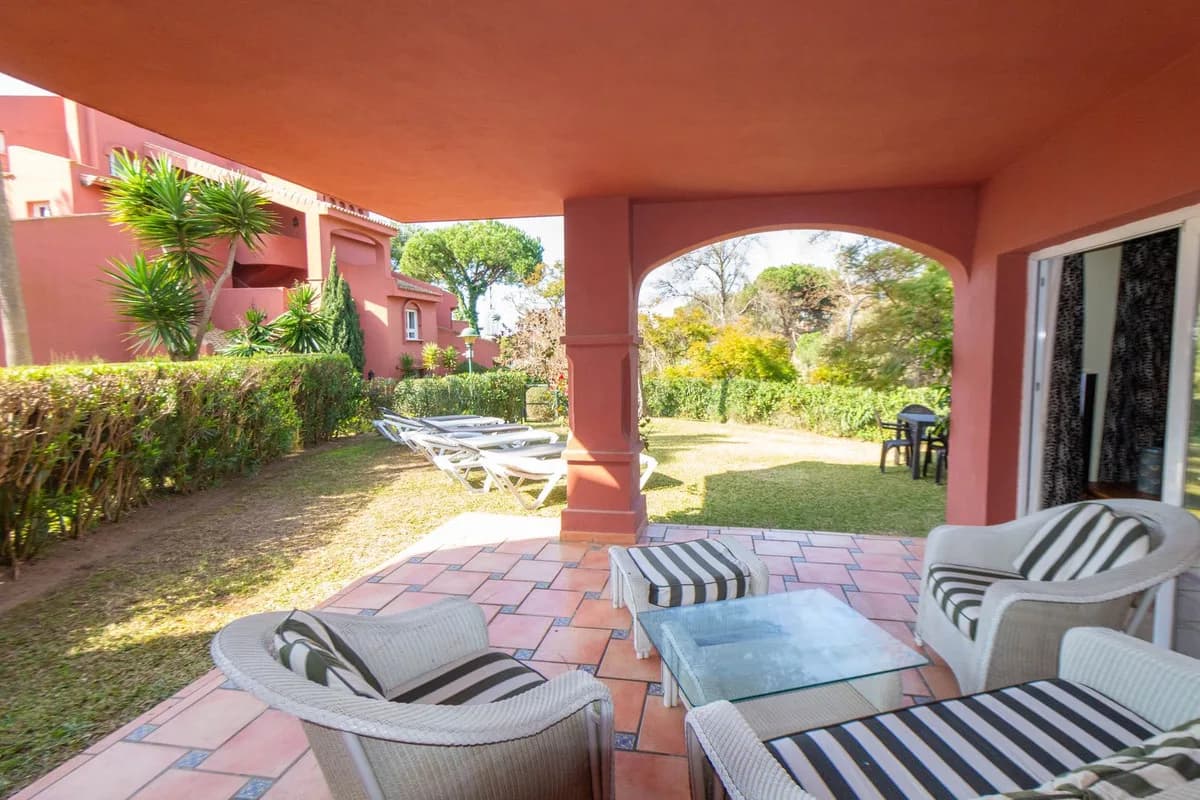 3 Bedroom Ground Floor Apartment for Sale in Elviria, Málaga - Image 7