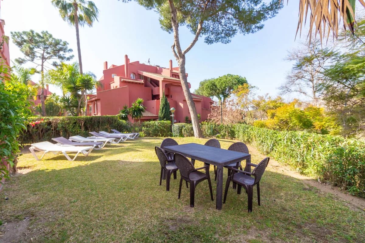 3 Bedroom Ground Floor Apartment for Sale in Elviria, Málaga - Image 8