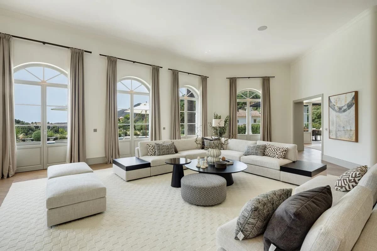 5 Bedroom Detached Villa for Sale in La Zagaleta, Málaga - Image 2