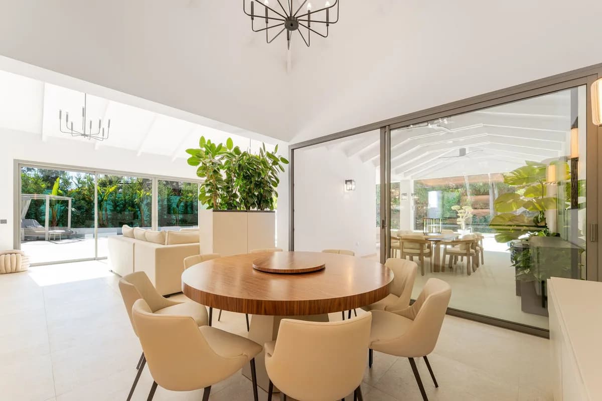 5 Bedroom Detached Villa for Sale in Nueva Andalucía, Málaga - Image 6