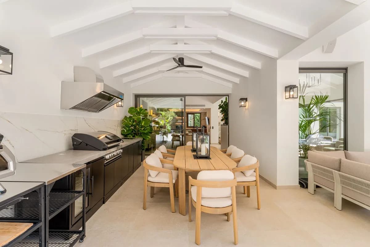 5 Bedroom Detached Villa for Sale in Nueva Andalucía, Málaga - Image 8