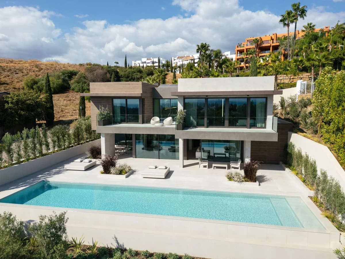 5 Bedroom Detached Villa for Sale in Los Flamingos, Málaga