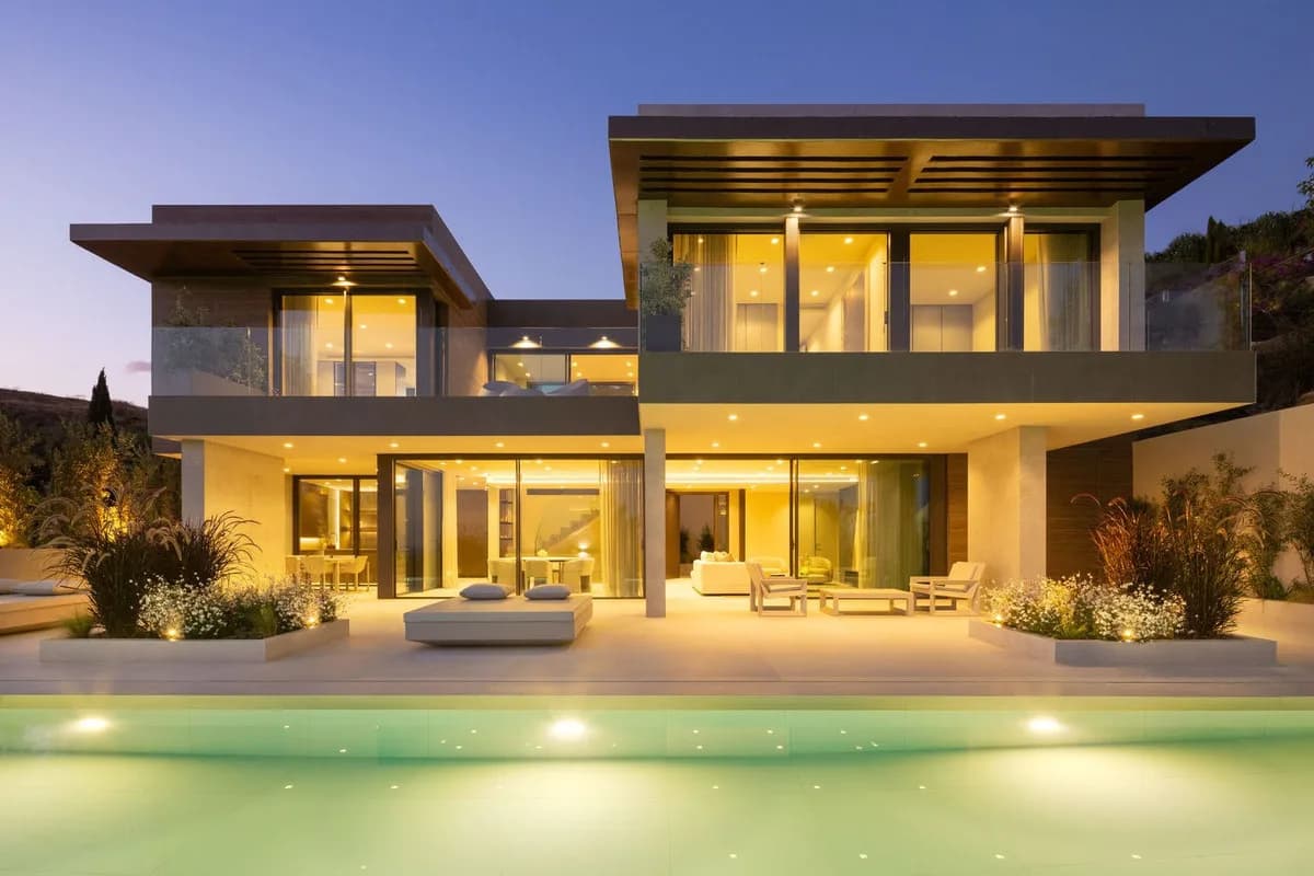 5 Bedroom Detached Villa for Sale in Los Flamingos, Málaga - Image 2