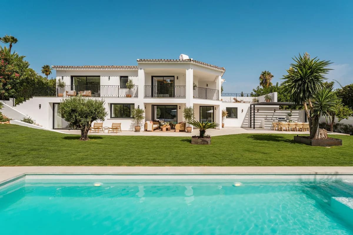 4 Bedroom Detached Villa for Sale in Nagüeles, Málaga