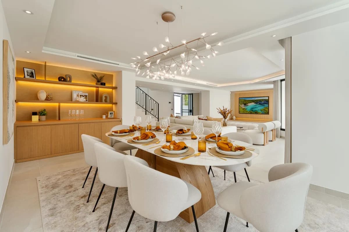 4 Bedroom Detached Villa for Sale in Nagüeles, Málaga - Image 2