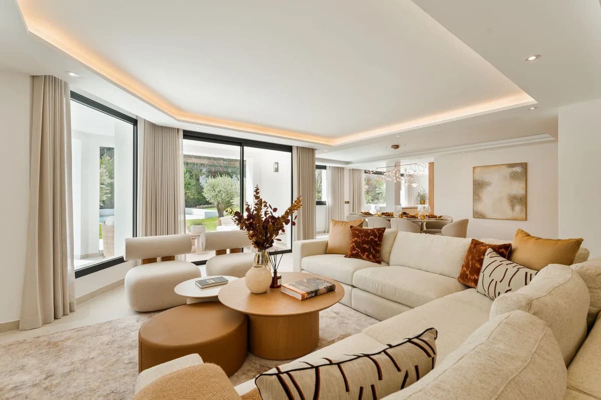 4 Bedroom Detached Villa for Sale in Nagüeles, Málaga - Image 3