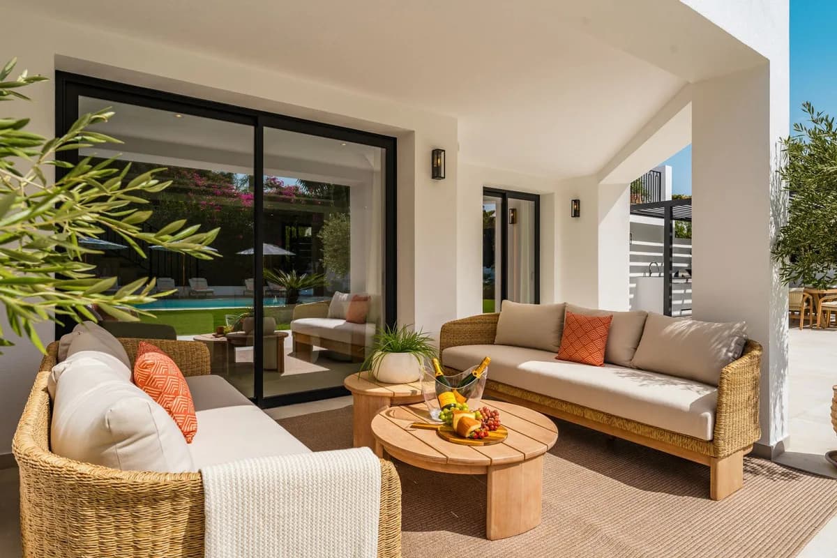 4 Bedroom Detached Villa for Sale in Nagüeles, Málaga - Image 4