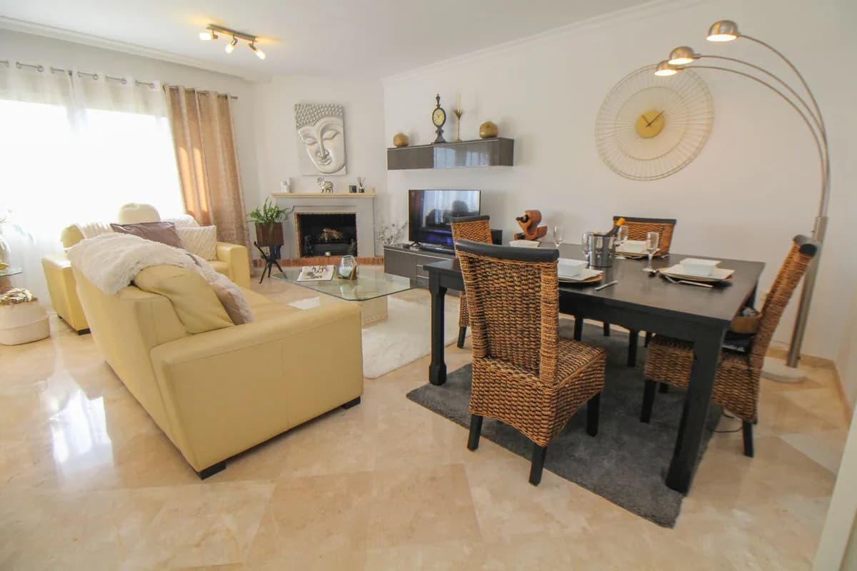 2 Bedroom Ground Floor Apartment for Sale in Elviria, Málaga - Image 3
