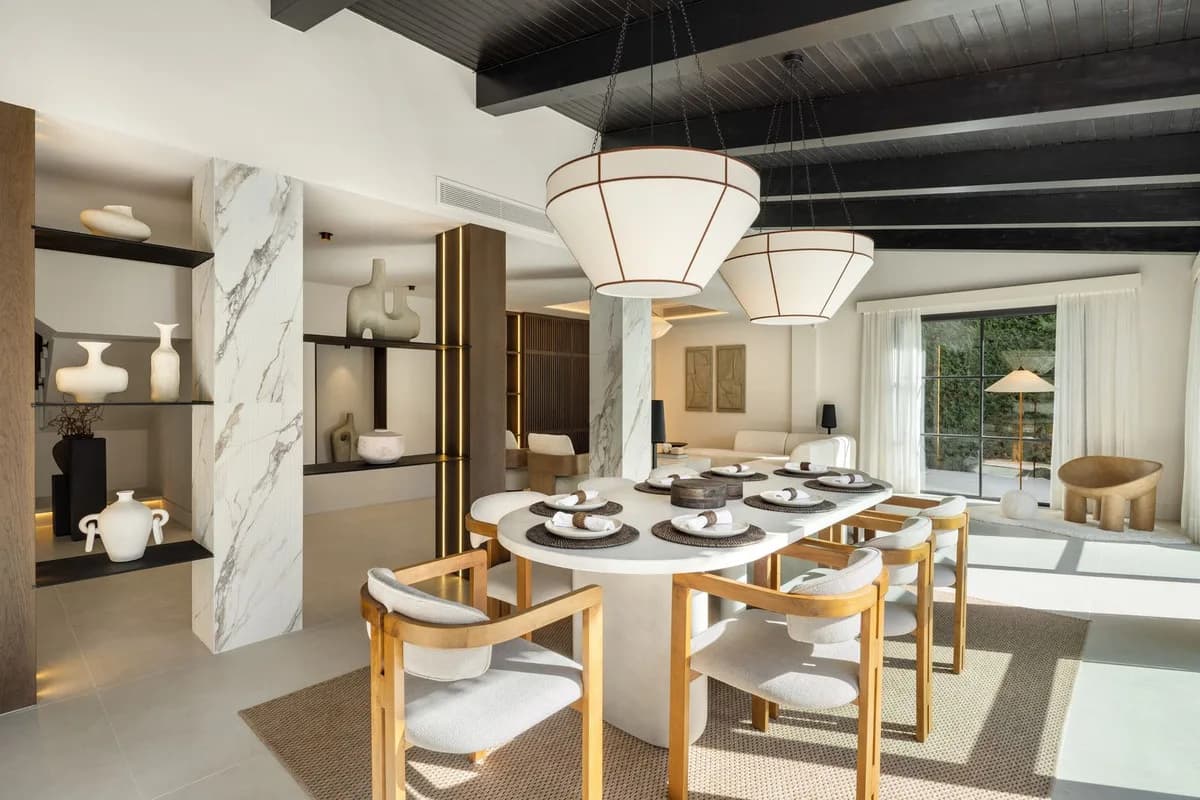 5 Bedroom Detached Villa for Sale in Nueva Andalucía, Málaga - Image 3
