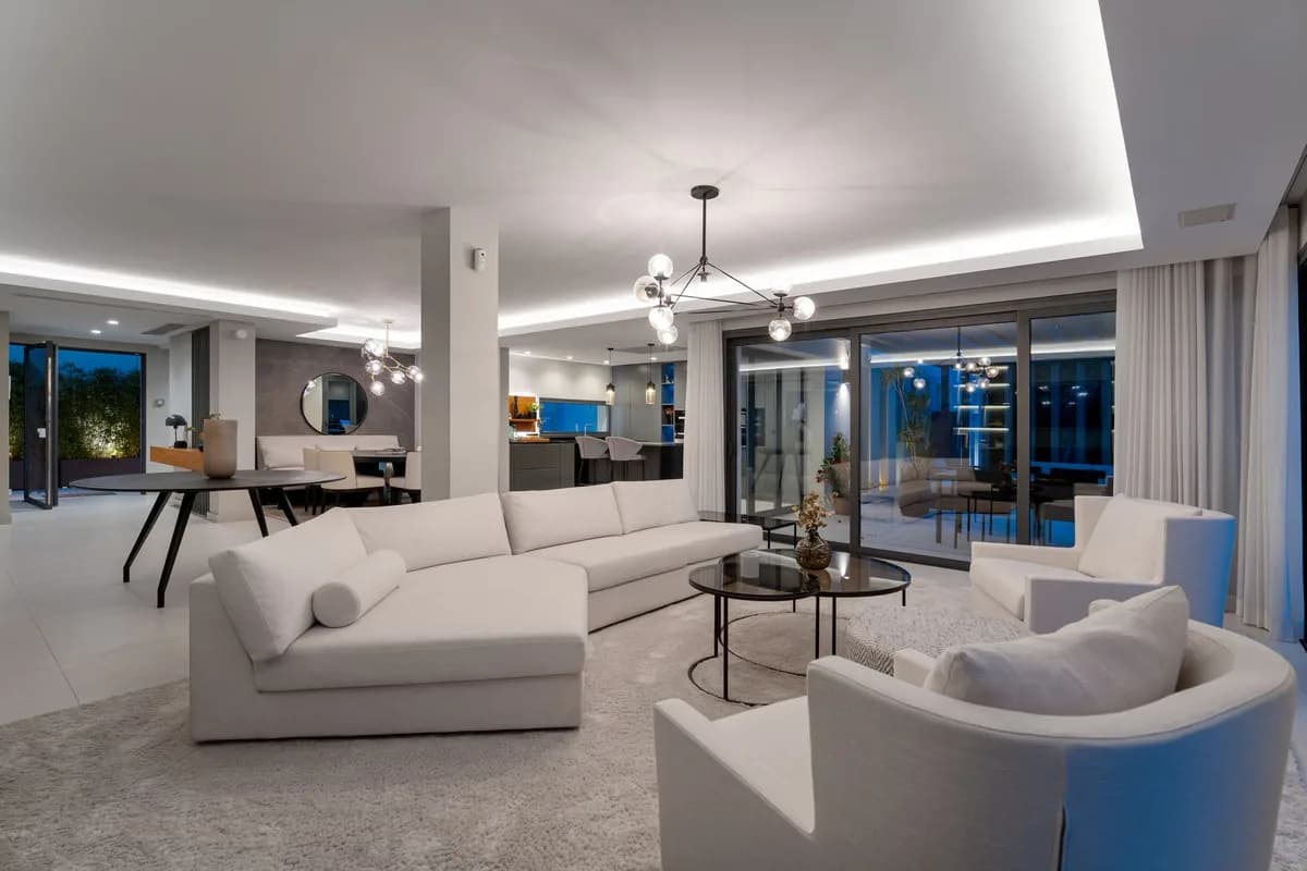 4 Bedroom Detached Villa for Sale in Las Brisas, Málaga - Image 2