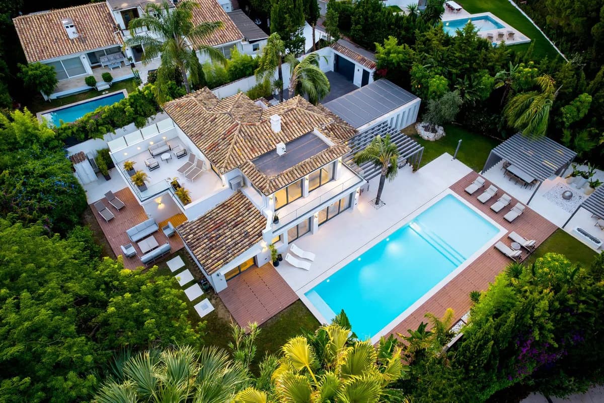 4 Bedroom Detached Villa for Sale in Las Brisas, Málaga - Image 6