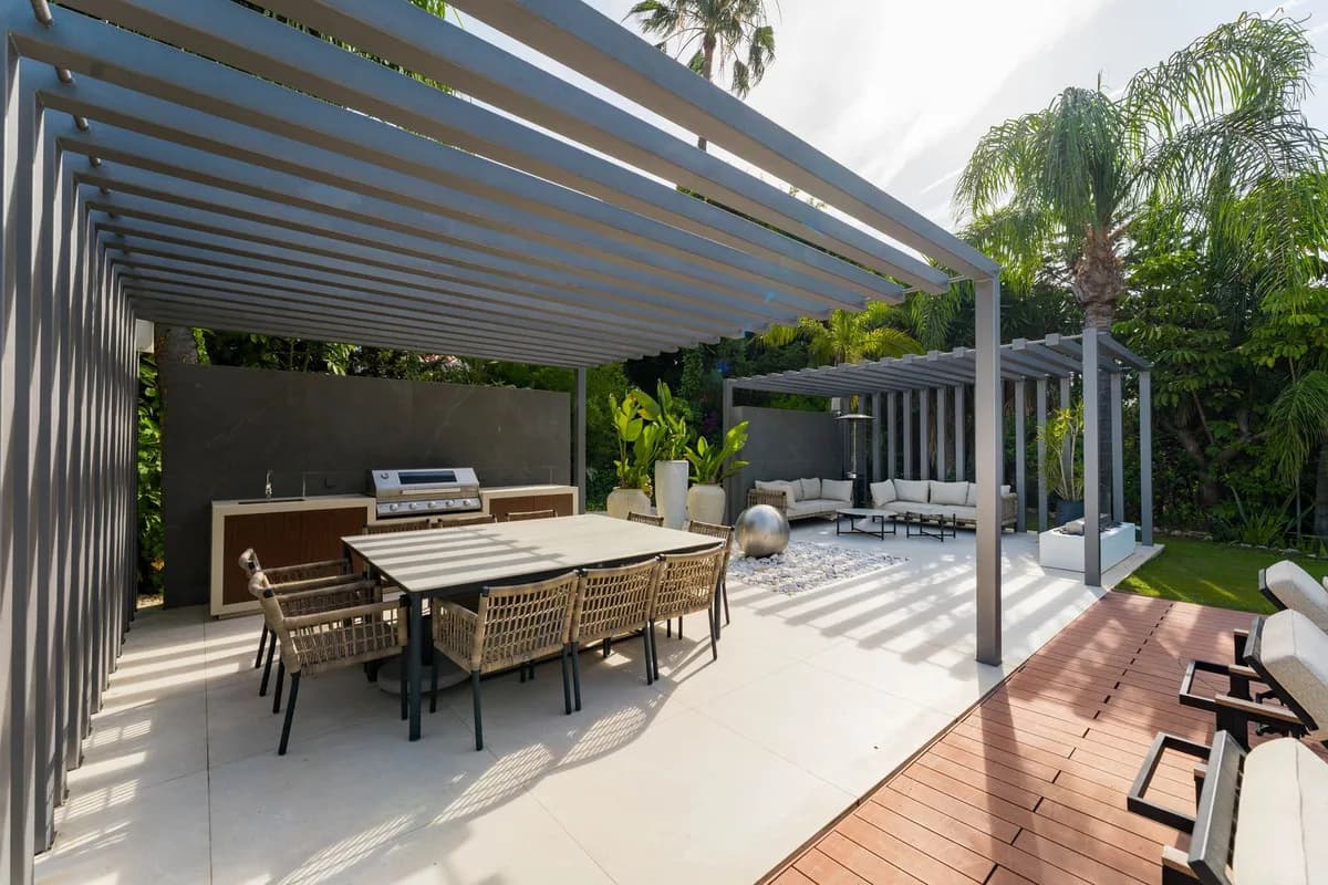 4 Bedroom Detached Villa for Sale in Las Brisas, Málaga - Image 9
